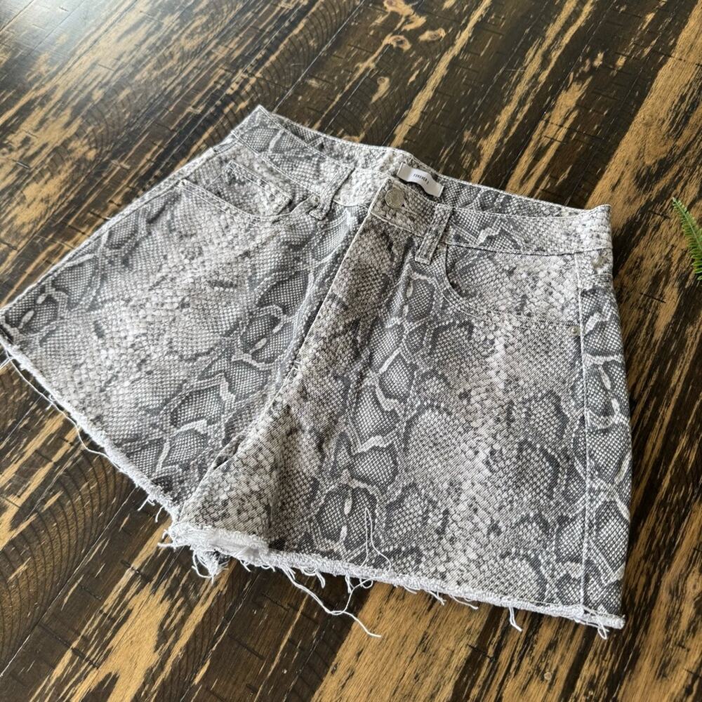 21 - Snake Skin Grey White High Waist Shorts - US 28
